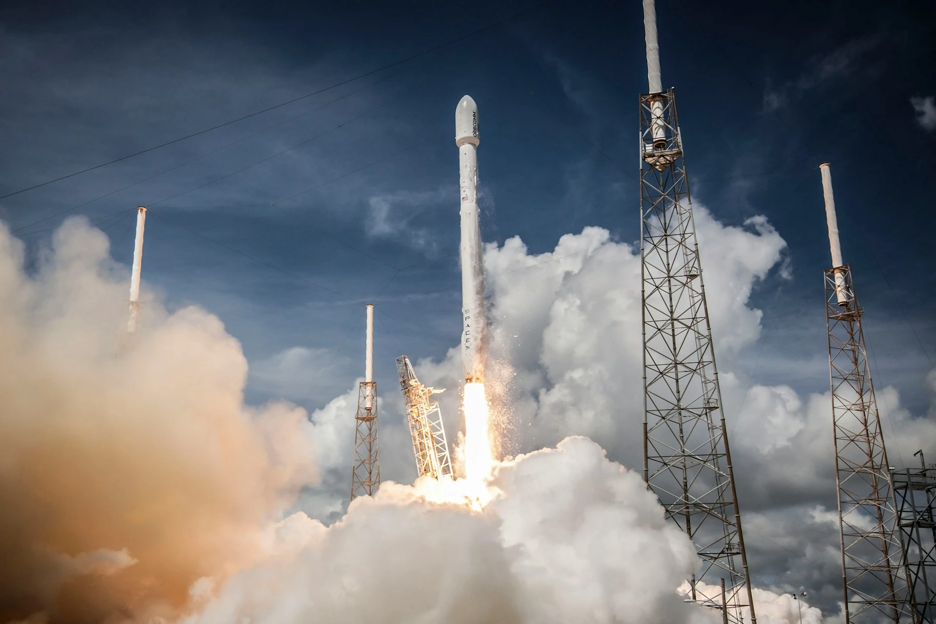 SpaceX va trimite 5 misiuni fără echipaj către Marte în doi ani