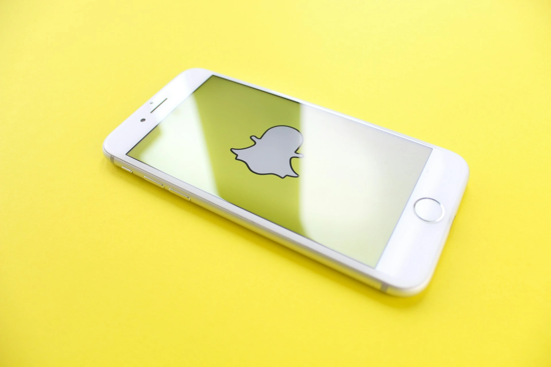 Snap Anunță Modificări Importante pentru Snapchat și Noi Ochelari AR