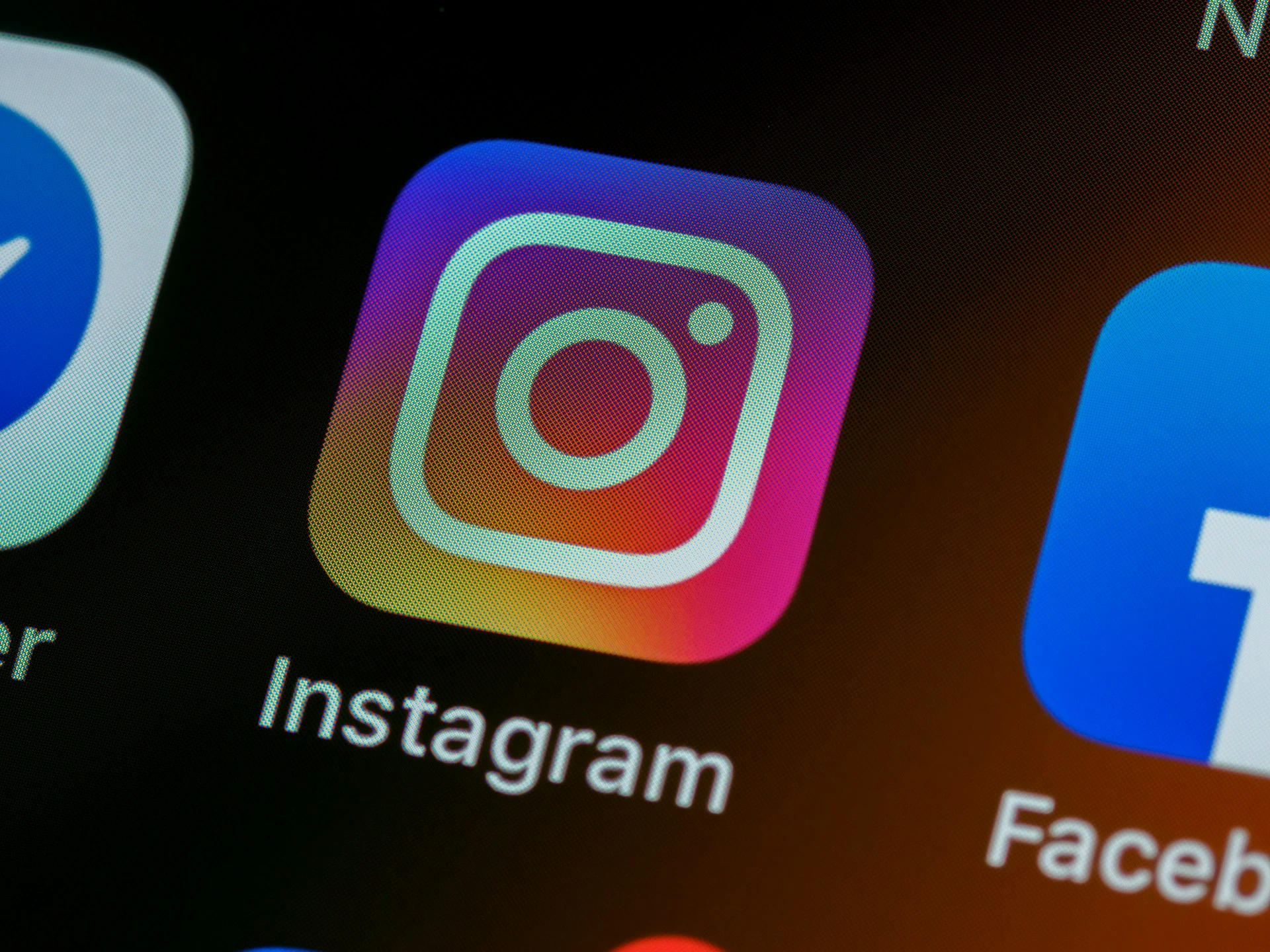 Meta concediază angajați în mai multe departamente, inclusiv Instagram și WhatsApp