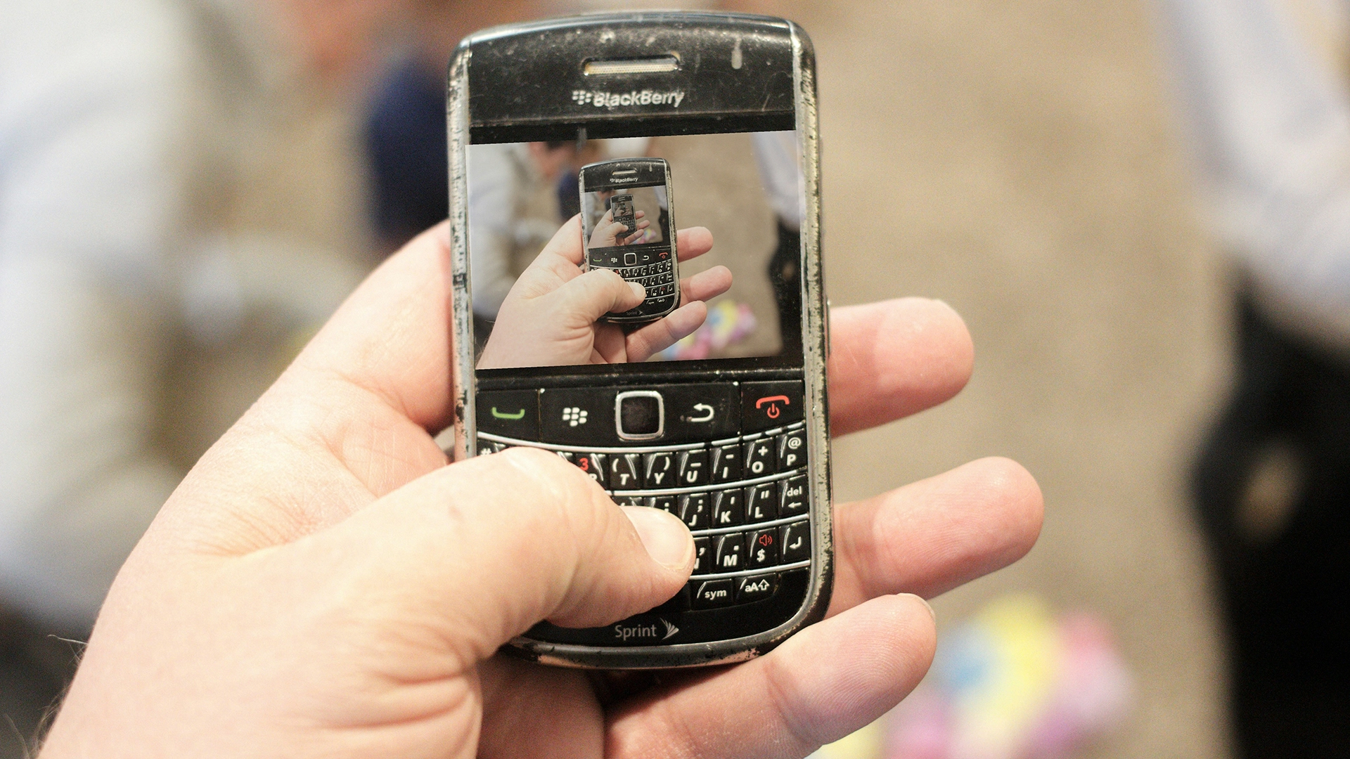 Nostalgia Tehnologică: TikTok Readuce &icirc;n Prim-Plan BlackBerry