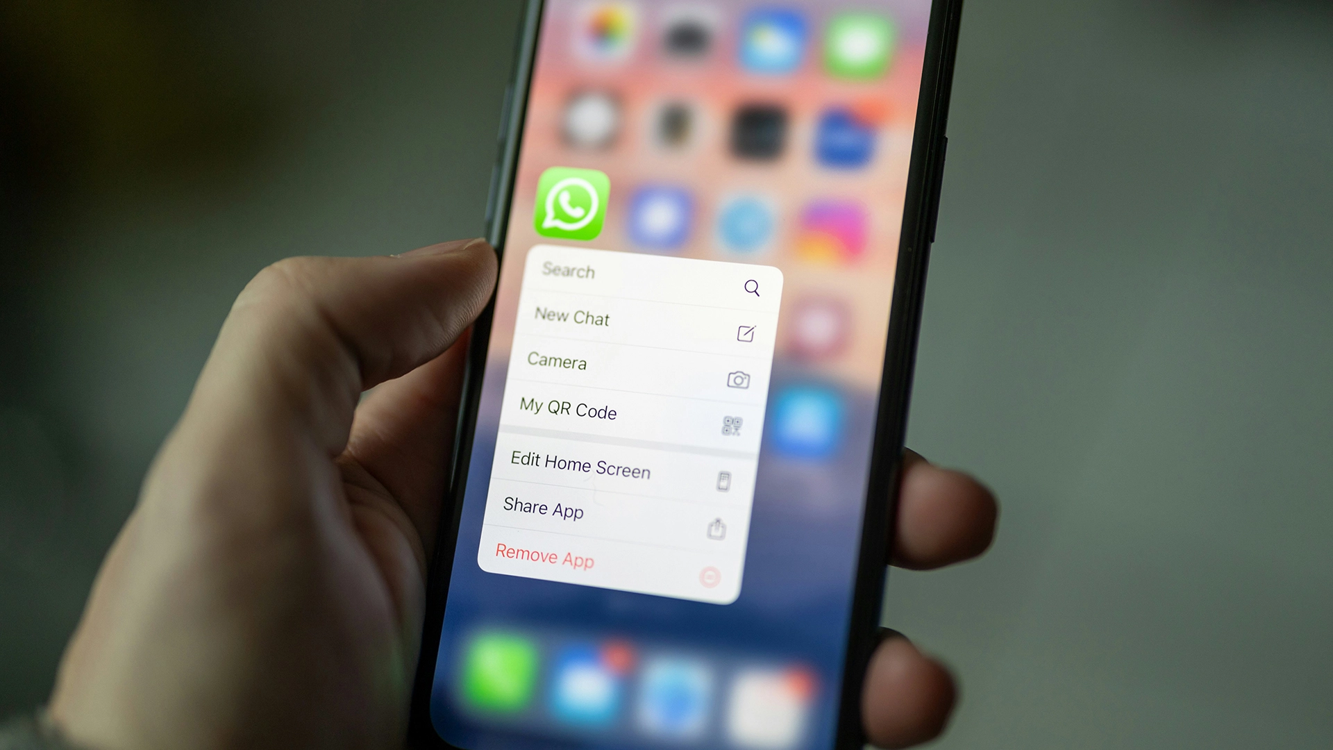 Meta adaugă rezumate asistate de AI &icirc;n WhatsApp