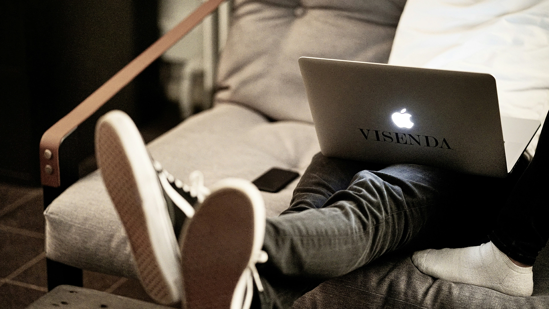 Legile de Verificare a V&acirc;rstei &Icirc;mping Utilizatorii Spre Site-uri Online Nereglementate
